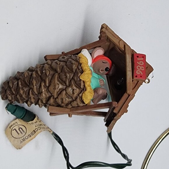 Hallmark 1986 Lighted Ornament Chris Mouse Dreams Pinecone Shape - Picture 5 of 6